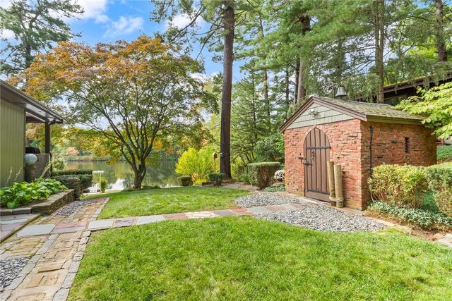 8 Fountain Spring Lane, Johnston, RI 02919
