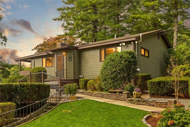 8 Fountain Spring Lane, Johnston, RI 02919