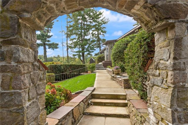 8 Fountain Spring Lane, Johnston, RI 02919