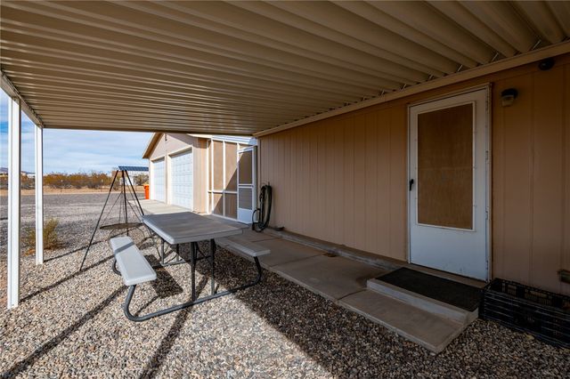 3549 N Glen Canyon Road, Golden Valley, AZ 86413