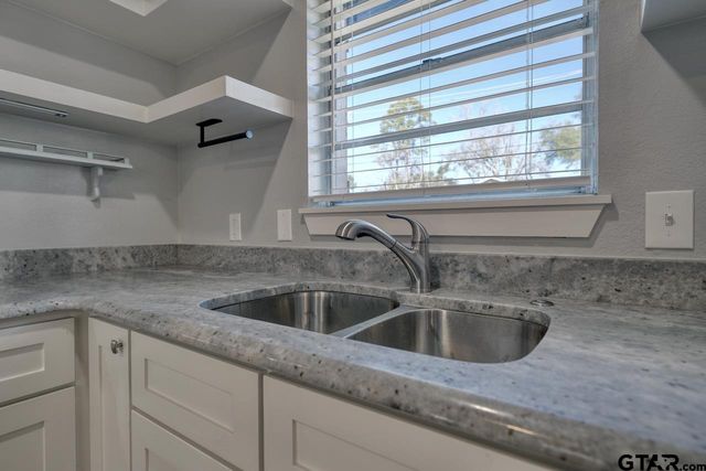 3021 McDonald Rd, Tyler, TX 75701