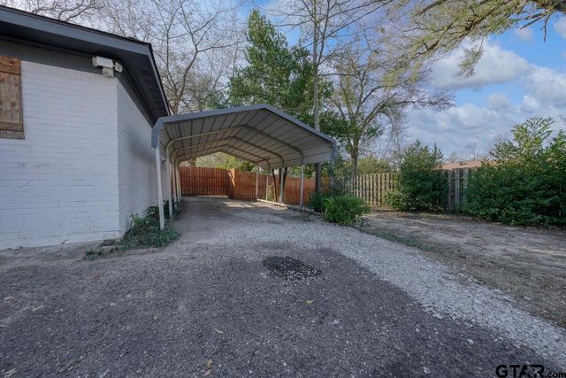 3021 McDonald Rd, Tyler, TX 75701