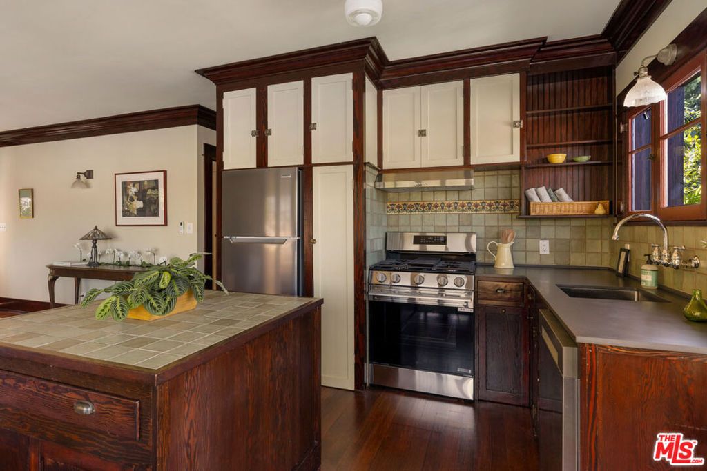 Image 14 of property listing at 4026 Berenice Avenue, Los Angeles, CA 90031