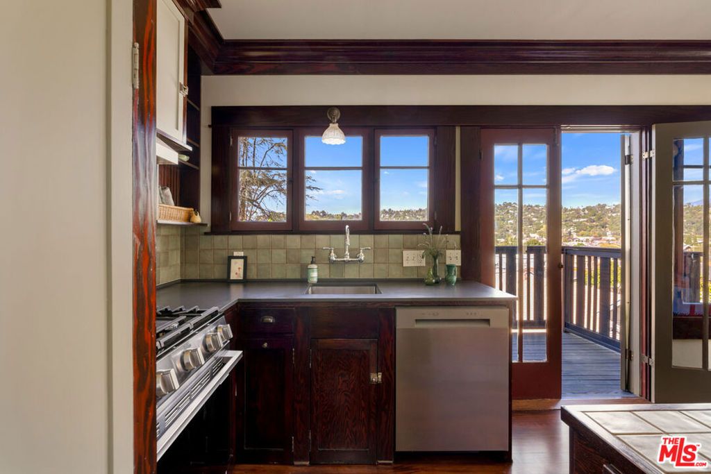 Image 15 of property listing at 4026 Berenice Avenue, Los Angeles, CA 90031