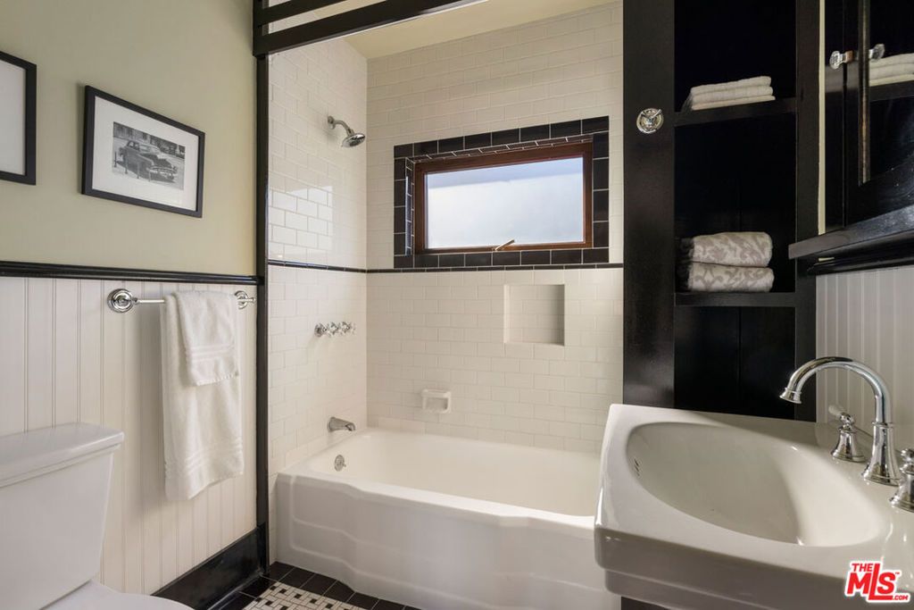 Image 23 of property listing at 4026 Berenice Avenue, Los Angeles, CA 90031