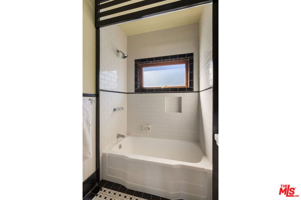 Image 24 of property listing at 4026 Berenice Avenue, Los Angeles, CA 90031