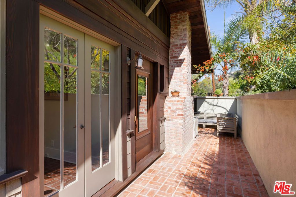 Image 27 of property listing at 4026 Berenice Avenue, Los Angeles, CA 90031