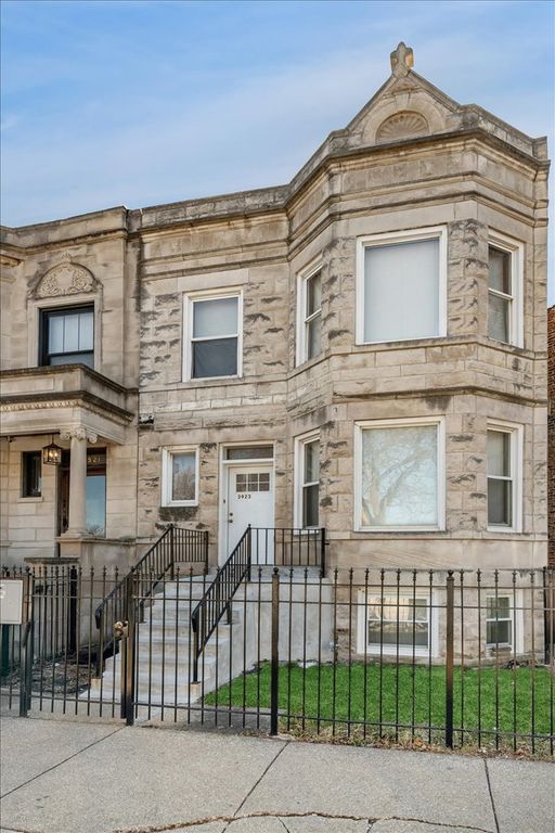 3923 W Polk Street, Chicago, IL 60624
