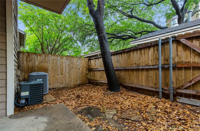 5750 Phoenix Drive 27, Dallas, TX 75231