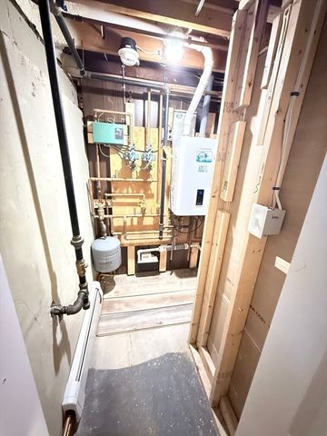 7 Central St, Saugus, MA 01906