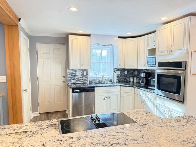 7 Central St, Saugus, MA 01906