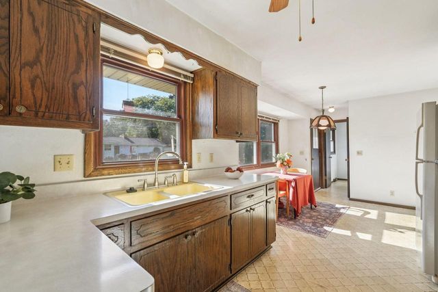 15025 W Mark DRIVE, New Berlin, WI 53151