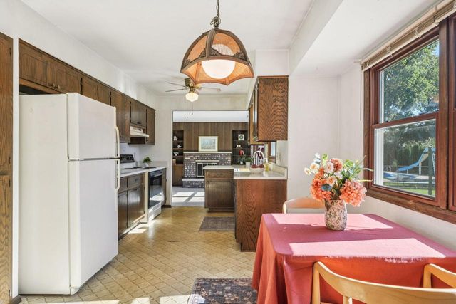 15025 W Mark DRIVE, New Berlin, WI 53151