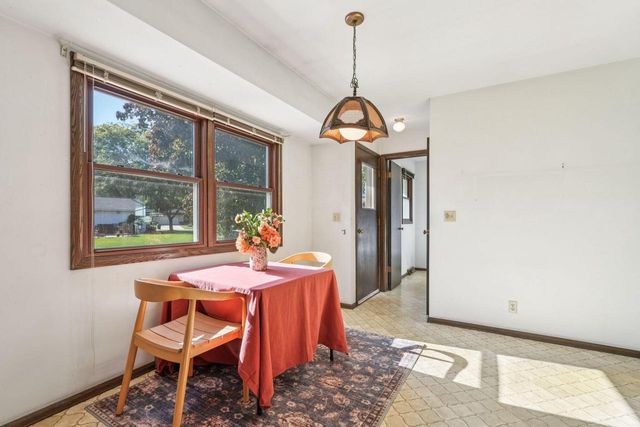 15025 W Mark DRIVE, New Berlin, WI 53151