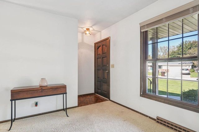 15025 W Mark DRIVE, New Berlin, WI 53151