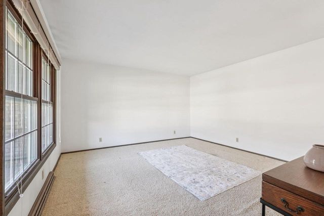 15025 W Mark DRIVE, New Berlin, WI 53151