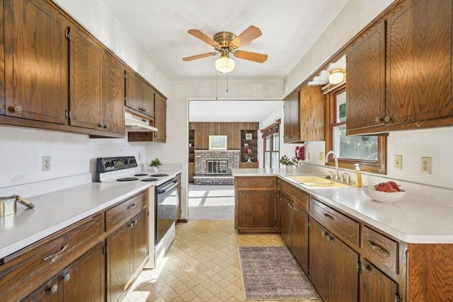 15025 W Mark DRIVE, New Berlin, WI 53151