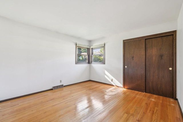 15025 W Mark DRIVE, New Berlin, WI 53151