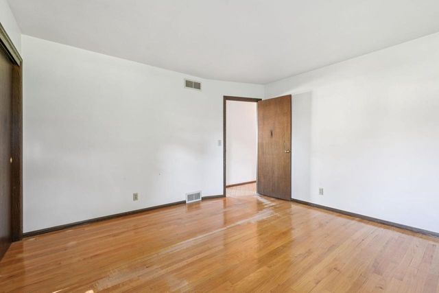 15025 W Mark DRIVE, New Berlin, WI 53151