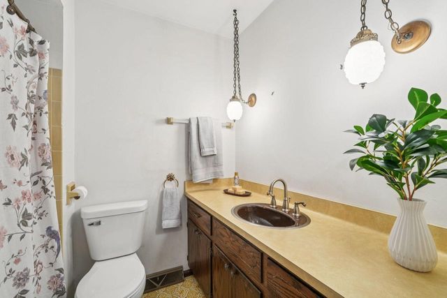 15025 W Mark DRIVE, New Berlin, WI 53151