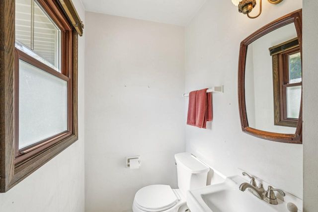 15025 W Mark DRIVE, New Berlin, WI 53151