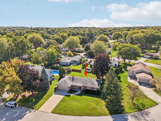 15025 W Mark DRIVE, New Berlin, WI 53151