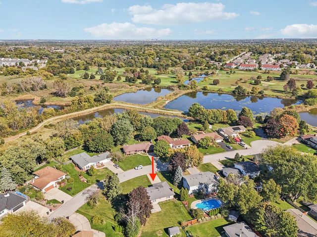 15025 W Mark DRIVE, New Berlin, WI 53151