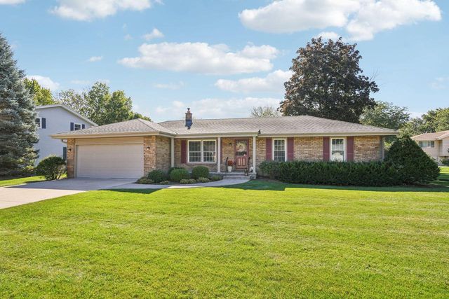 15025 W Mark DRIVE, New Berlin, WI 53151