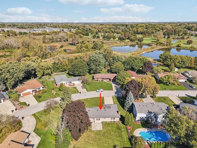 15025 W Mark DRIVE, New Berlin, WI 53151