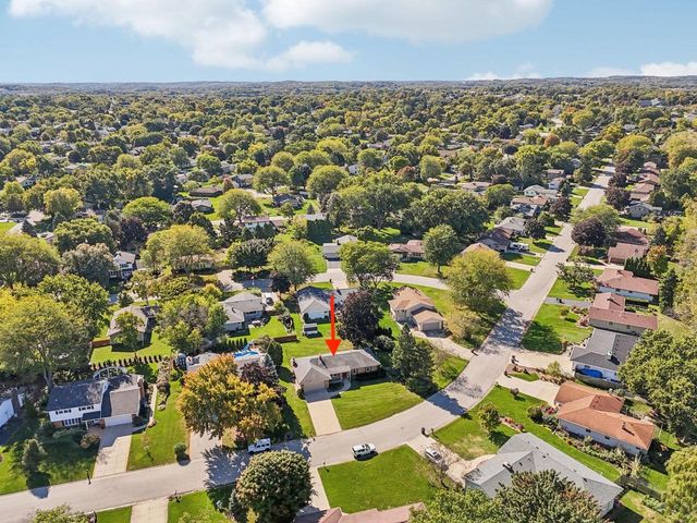 15025 W Mark DRIVE, New Berlin, WI 53151