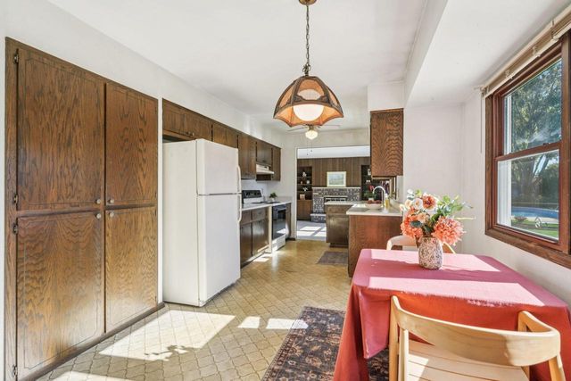 15025 W Mark DRIVE, New Berlin, WI 53151