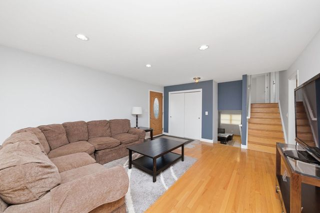 8512 Natchez Avenue, Burbank, IL 60459