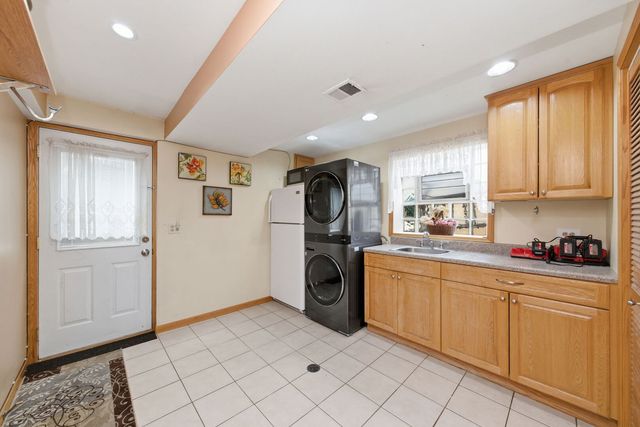 8512 Natchez Avenue, Burbank, IL 60459