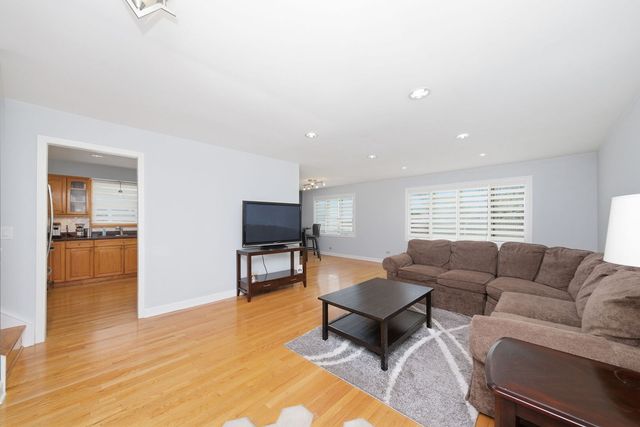 8512 Natchez Avenue, Burbank, IL 60459