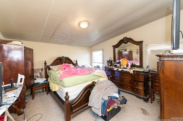 989 Oil Well Road, Pipe Creek, TX 78063