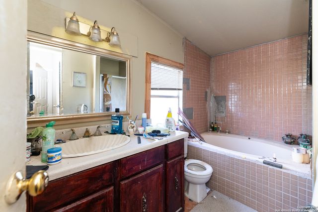 989 Oil Well Road, Pipe Creek, TX 78063