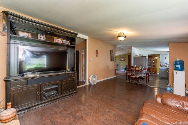 989 Oil Well Road, Pipe Creek, TX 78063