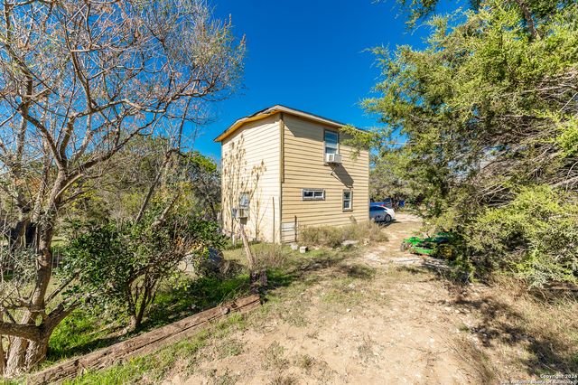 989 Oil Well Road, Pipe Creek, TX 78063
