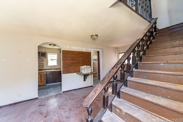 989 Oil Well Road, Pipe Creek, TX 78063