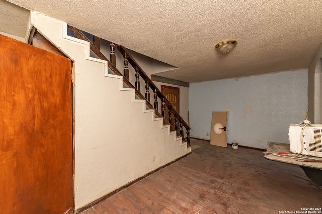 989 Oil Well Road, Pipe Creek, TX 78063