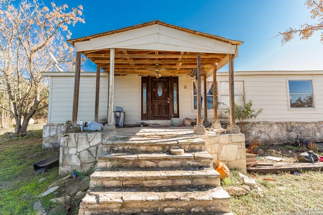 989 Oil Well Road, Pipe Creek, TX 78063
