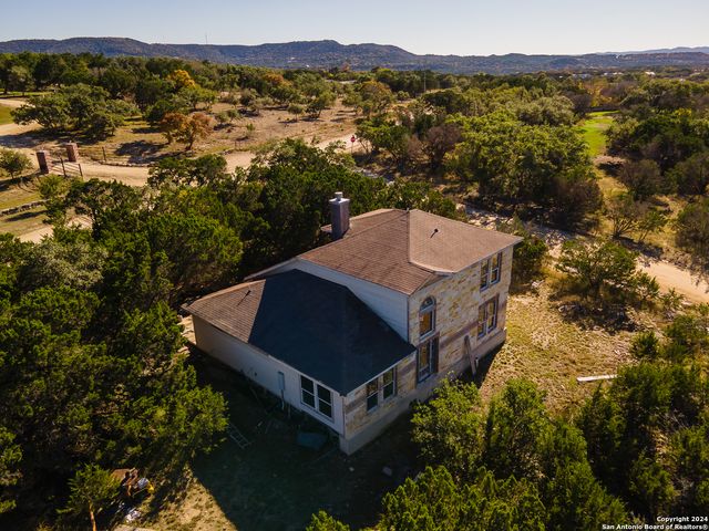 989 Oil Well Road, Pipe Creek, TX 78063