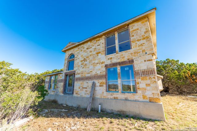 989 Oil Well Road, Pipe Creek, TX 78063