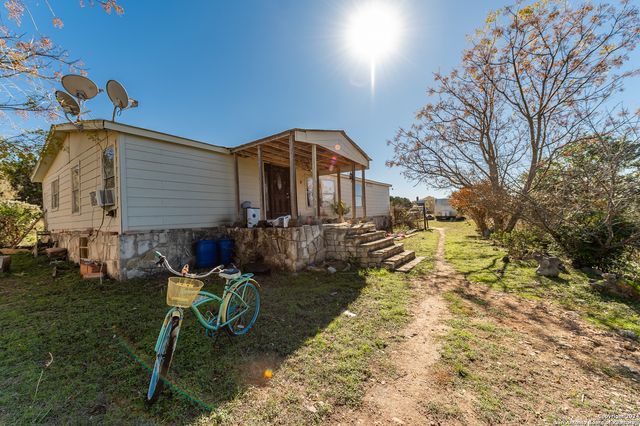 989 Oil Well Road, Pipe Creek, TX 78063