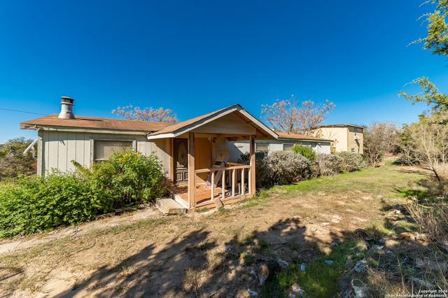 989 Oil Well Road, Pipe Creek, TX 78063