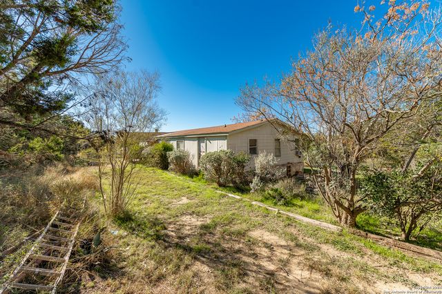989 Oil Well Road, Pipe Creek, TX 78063