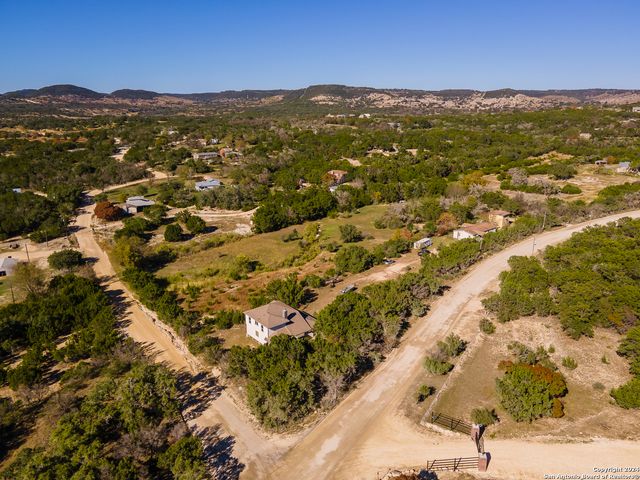 989 Oil Well Road, Pipe Creek, TX 78063