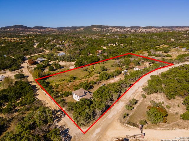 989 Oil Well Road, Pipe Creek, TX 78063