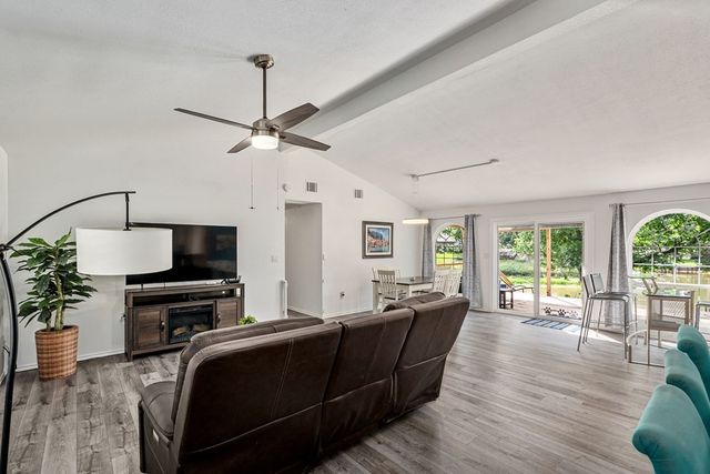 105 Tarno Lane, Gun Barrel City, TX 75156