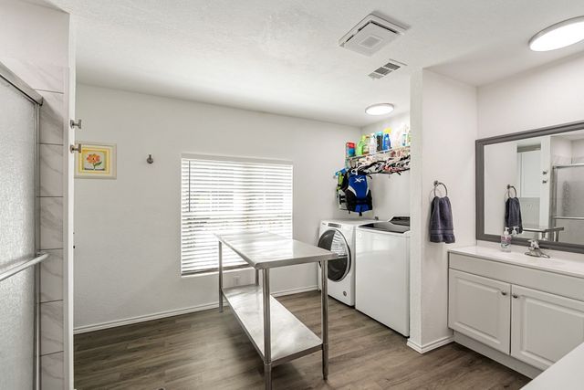 105 Tarno Lane, Gun Barrel City, TX 75156